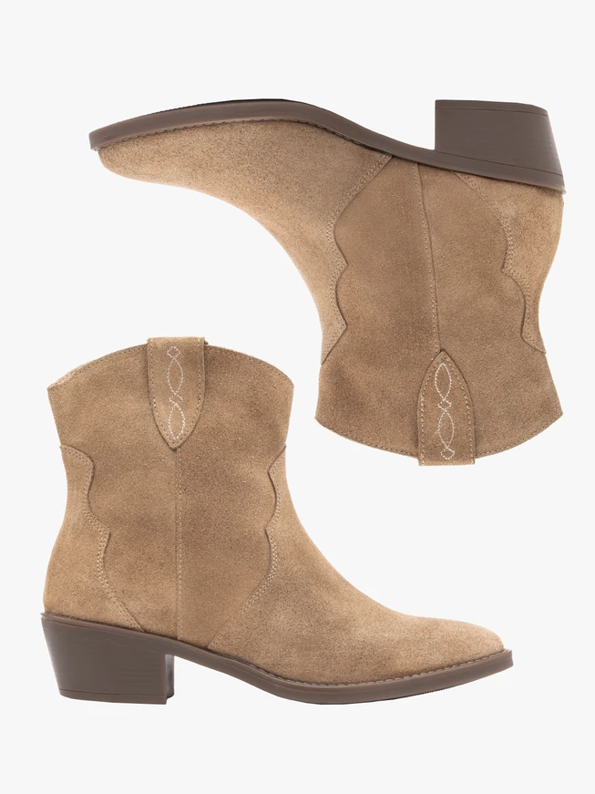 Beigefarbene Cowboystiefel