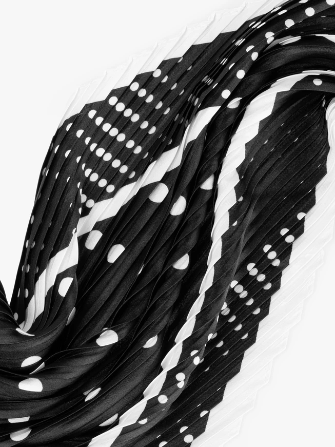 Black scarf 50x50 cm with white pattern