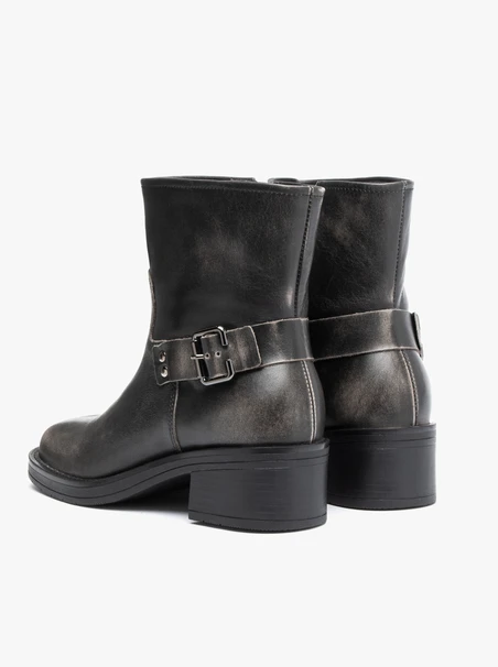 <p>Black-and-gray biker boots</p>