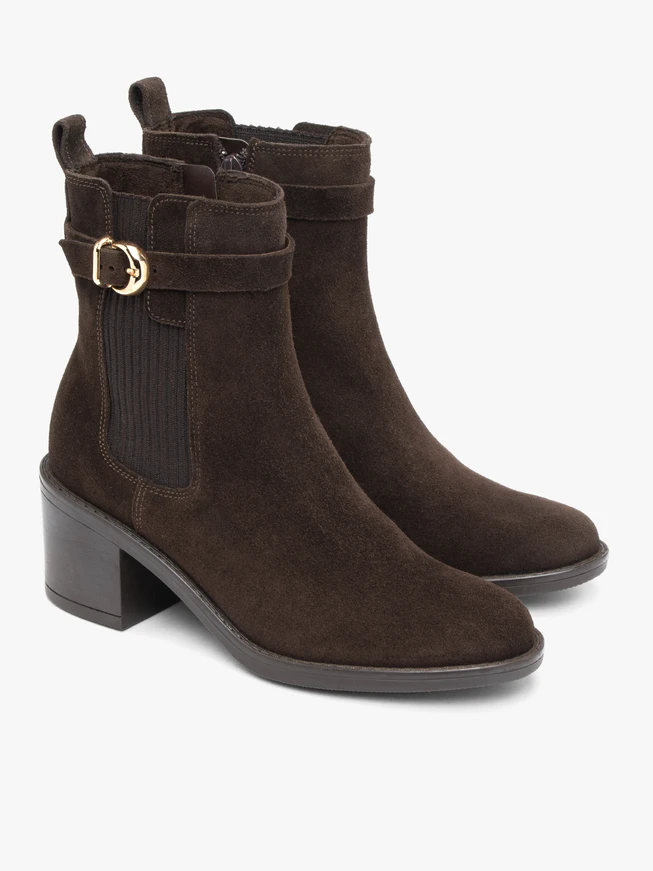 Dark brown slippers with buckle
