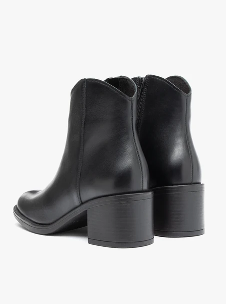 Schwarze Cowboystiefel aus Leder