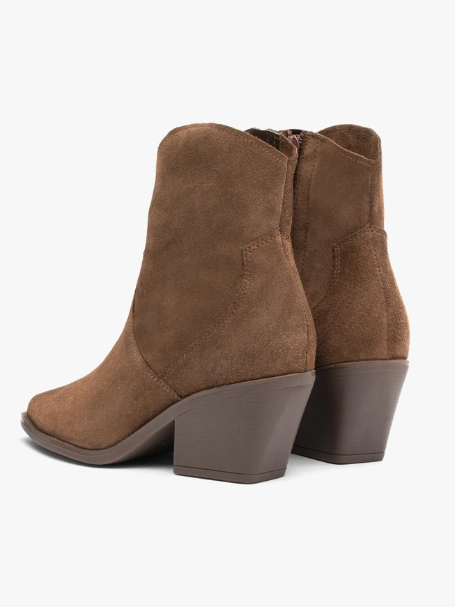 Braune Cowboystiefel aus Velours
