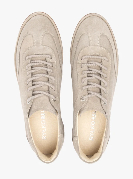 Halbschuhe aus Sandvelours