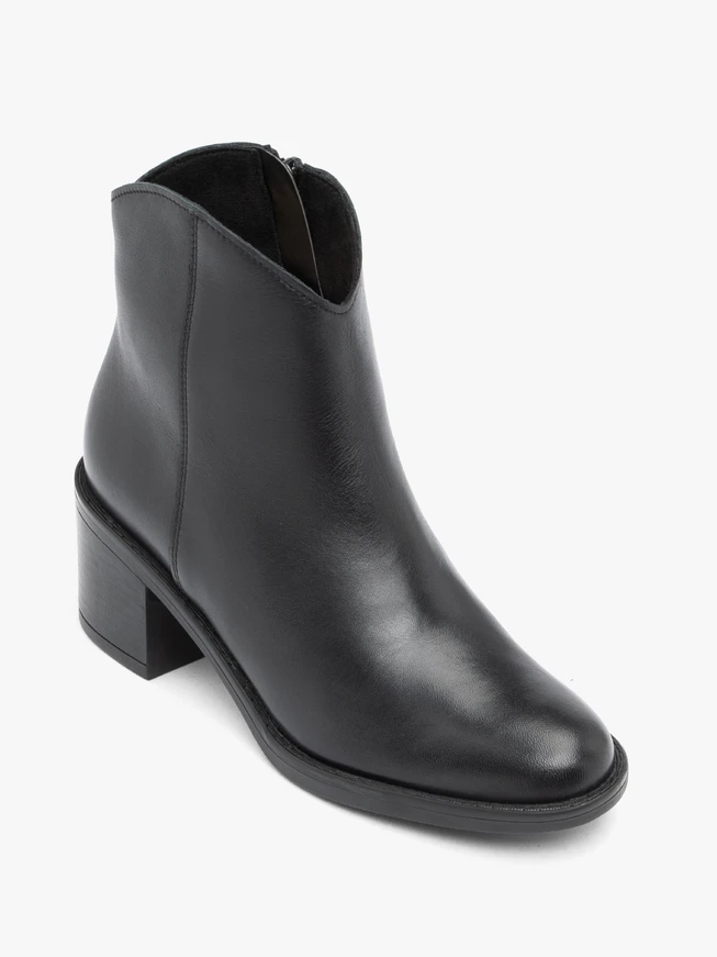 Black leather cowboy boots