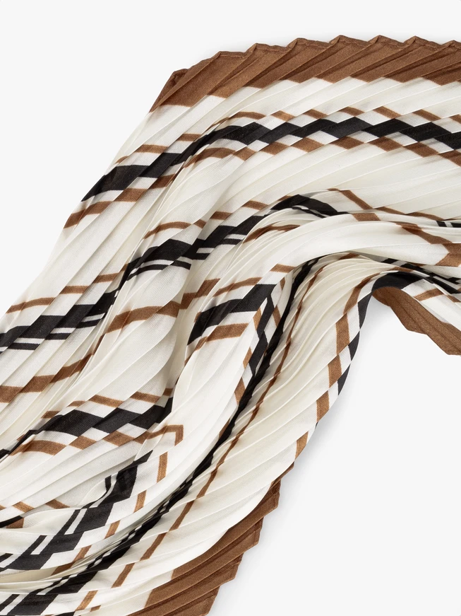 Cream scarf 50x50 cm in geometric pattern