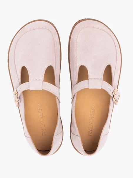 Pink barefoot ballerinas