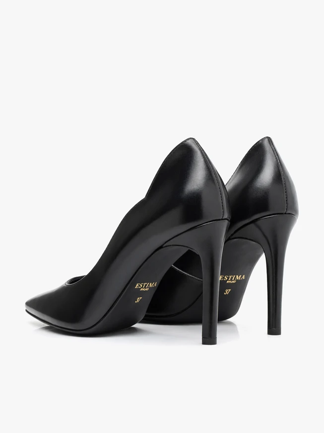 Stiletto-Pumps aus schwarzem genarbtem Leder