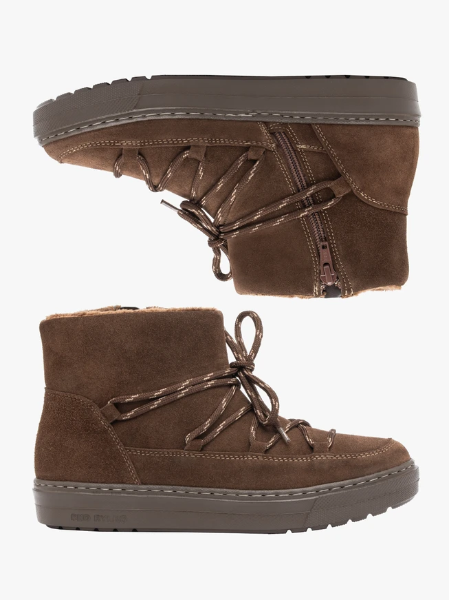 Brown lace-up snow boots