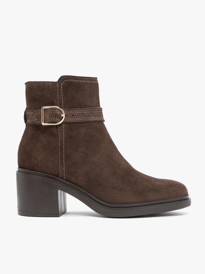 Dunkelbraune Stiletto-Stiefel mit Riemen und Schnalle