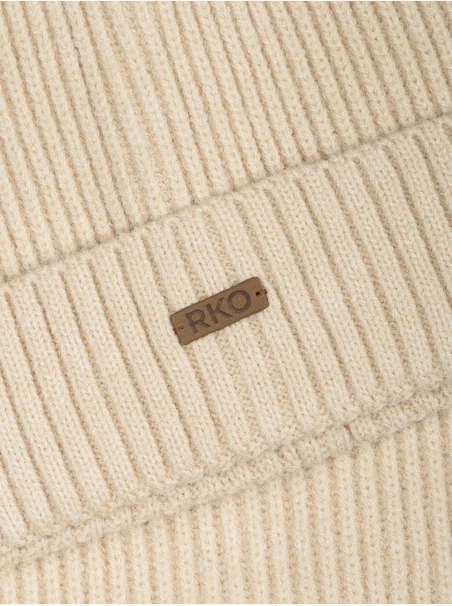 Beige hat and scarf set