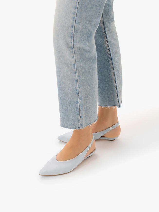 Jasnoniebieskie czółenka slingback w szpic