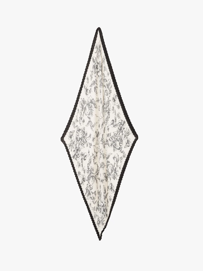 Bright 50x50 cm scarf with black pattern