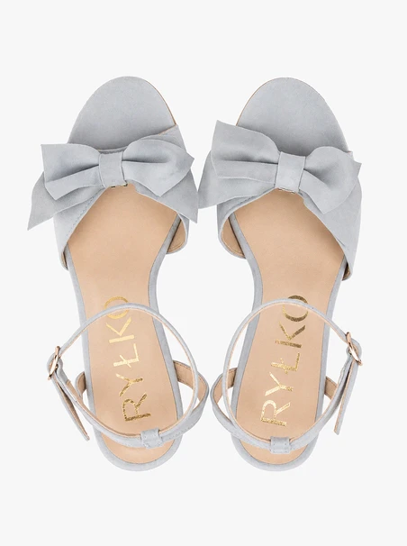 Light blue heeled sandals with detachable bow