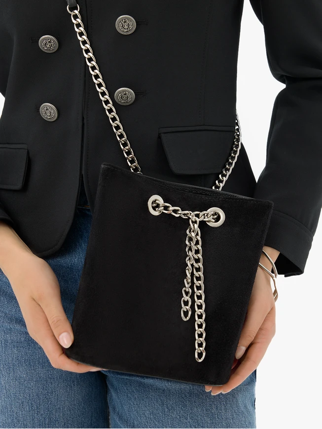 Schwarze Lederhandtasche mit Kette