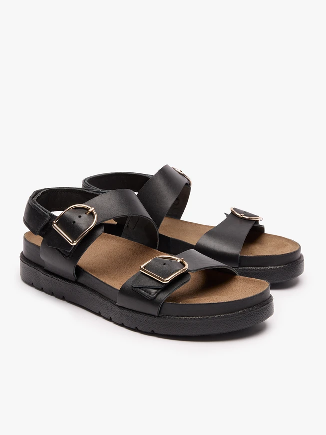 Schwarze Sandalen aus genarbtem Leder