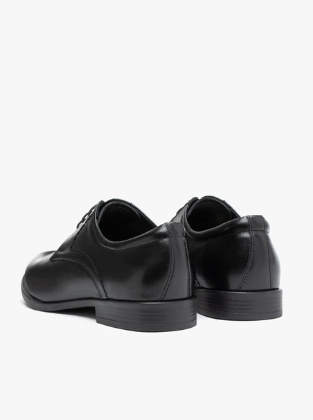 Formelle Schuhe aus schwarzem Leder