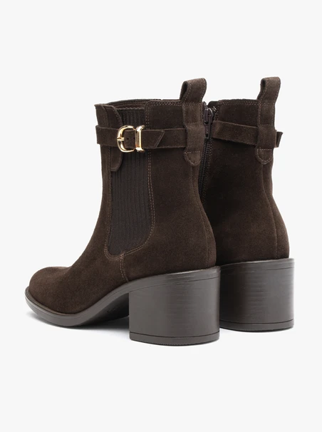 Dark brown slippers with buckle