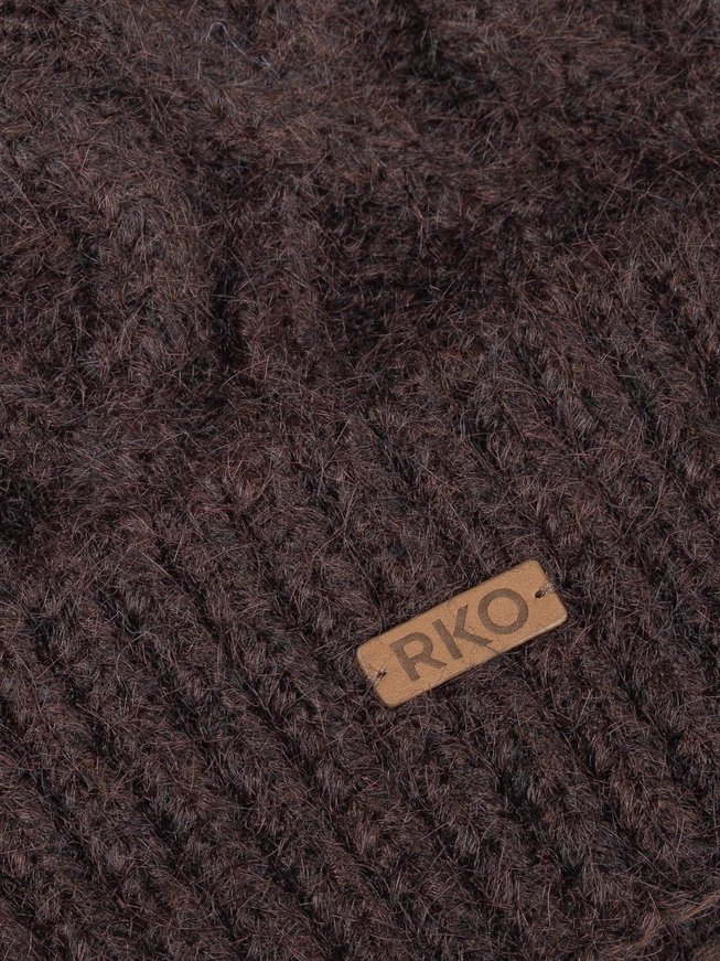Brown hat with a braided pattern