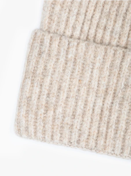 Beige hat with wool blend