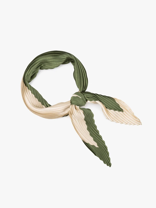 Green scarf 50x50 cm with cream pattern