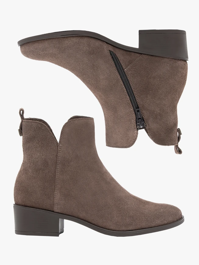 Hellbraune Velourstiefel