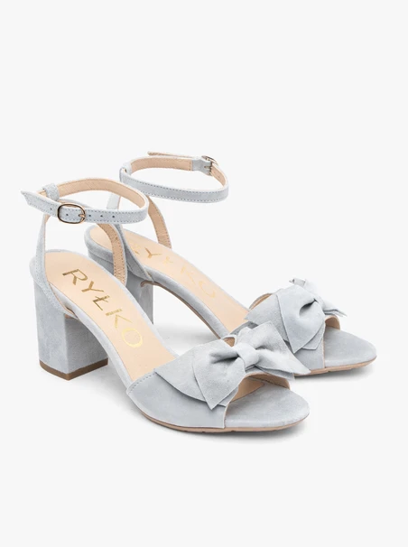 Light blue heeled sandals with detachable bow