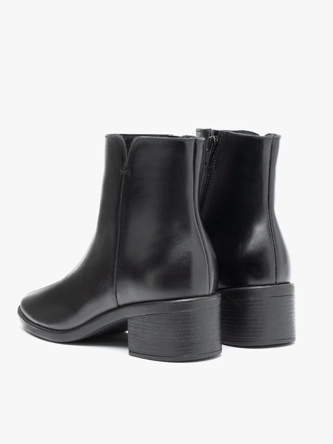 Schwarze Lederstiefel