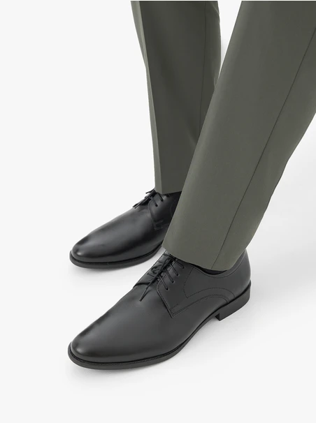 Formelle Schuhe aus schwarzem Leder