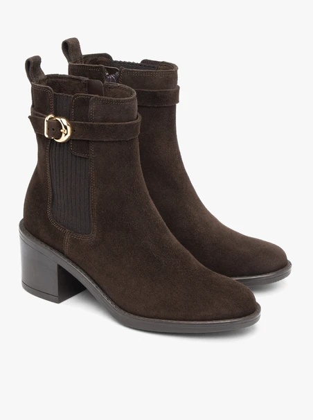 Dark brown slippers with buckle