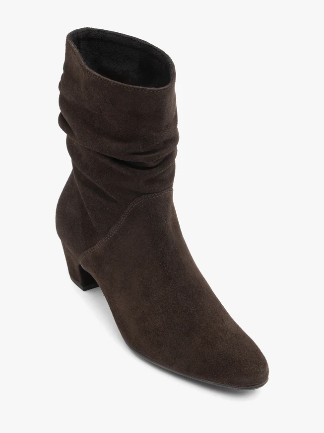 Braune Knitterstiefel