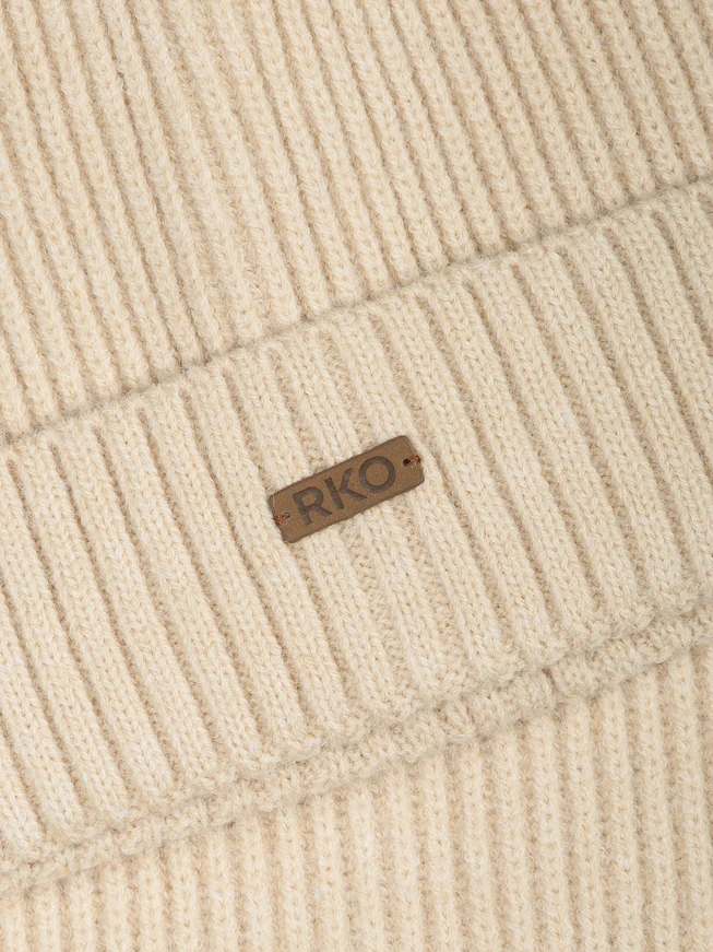 Beige hat and scarf set