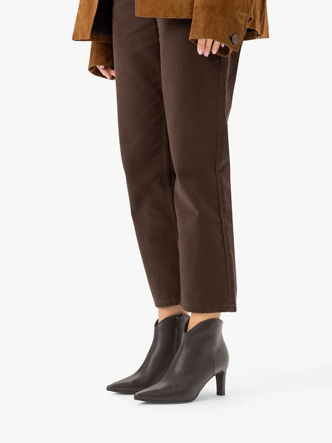 Kastanienbraune Stöckelschuhe aus Leder