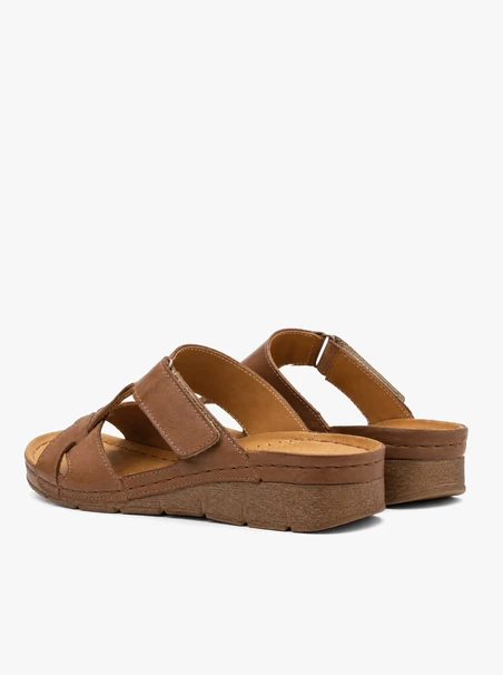 Light brown platform flip-flops