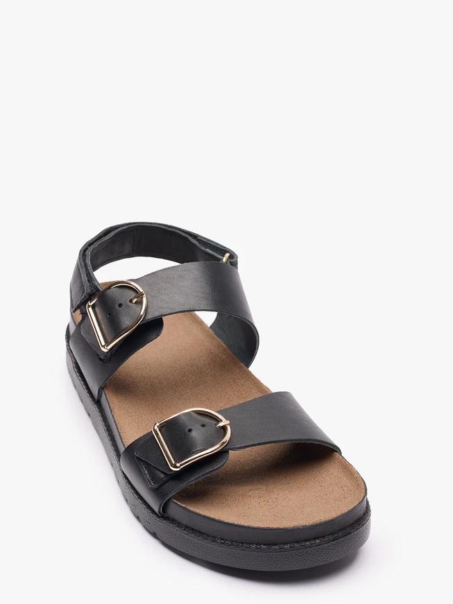 Schwarze Sandalen aus genarbtem Leder