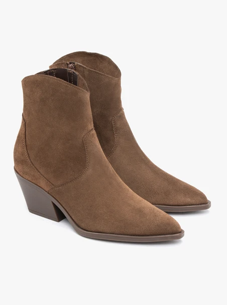 Braune Cowboystiefel aus Velours