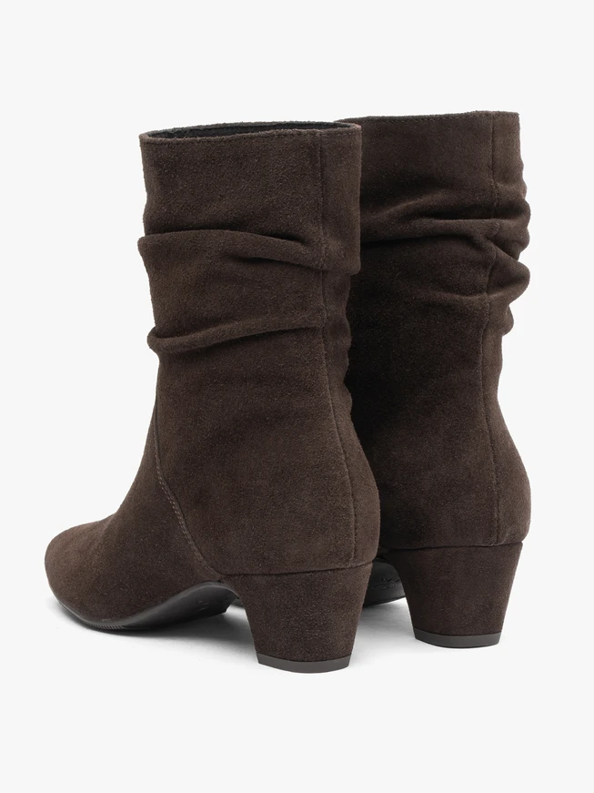 Braune Knitterstiefel