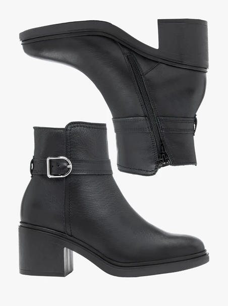 Schwarze Stiletto-Stiefel mit Riemen und Schnalle