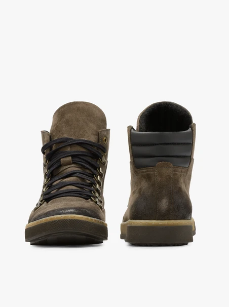 Herrenstiefel aus Velours