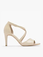 Sandalen mit dekorativen Riemen