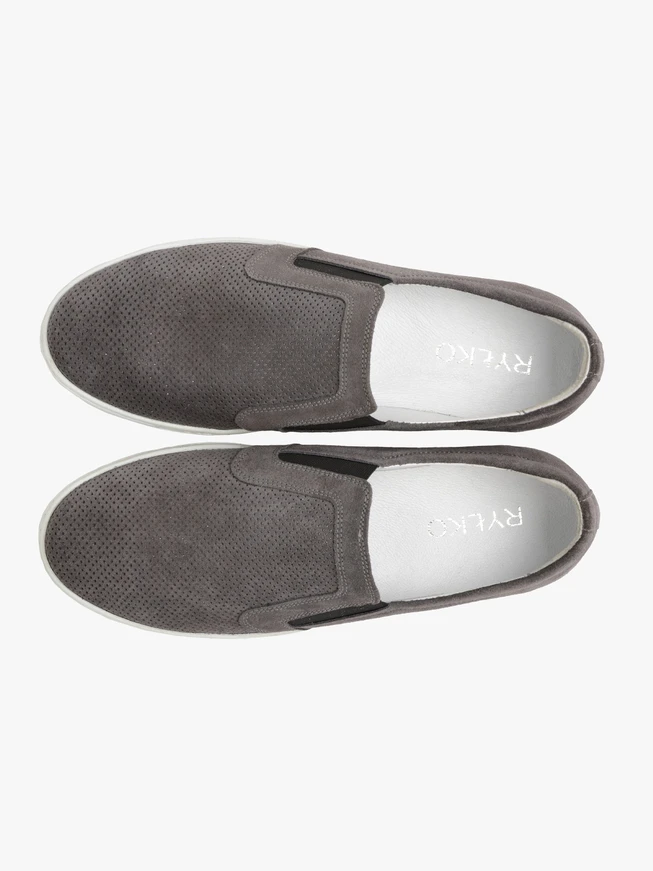 Halbschuhe aus Esche mit Perforation