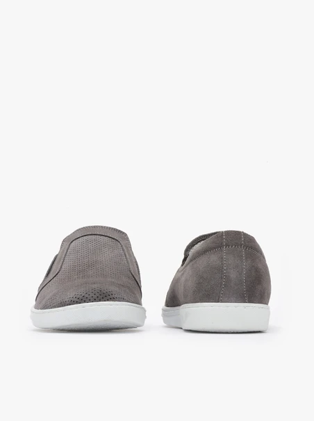 Halbschuhe aus Esche mit Perforation