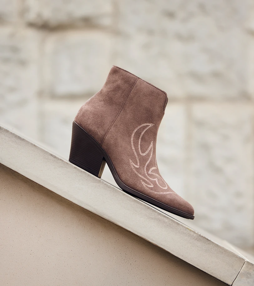 COWBOY BOOTS