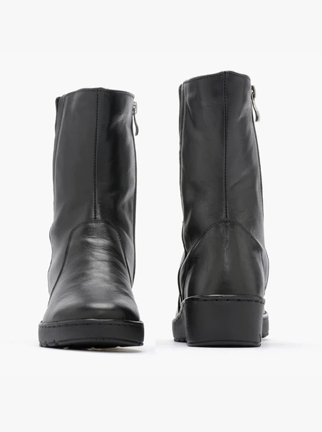 Hohe Stiefel
