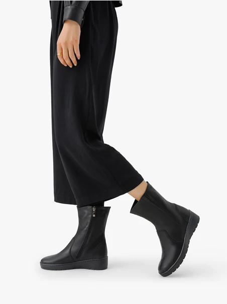 Hohe Stiefel