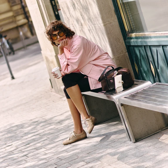 Buty do lnianych stylizacji: jakie modele pasują do sukienek, koszul i spodni z lnu?