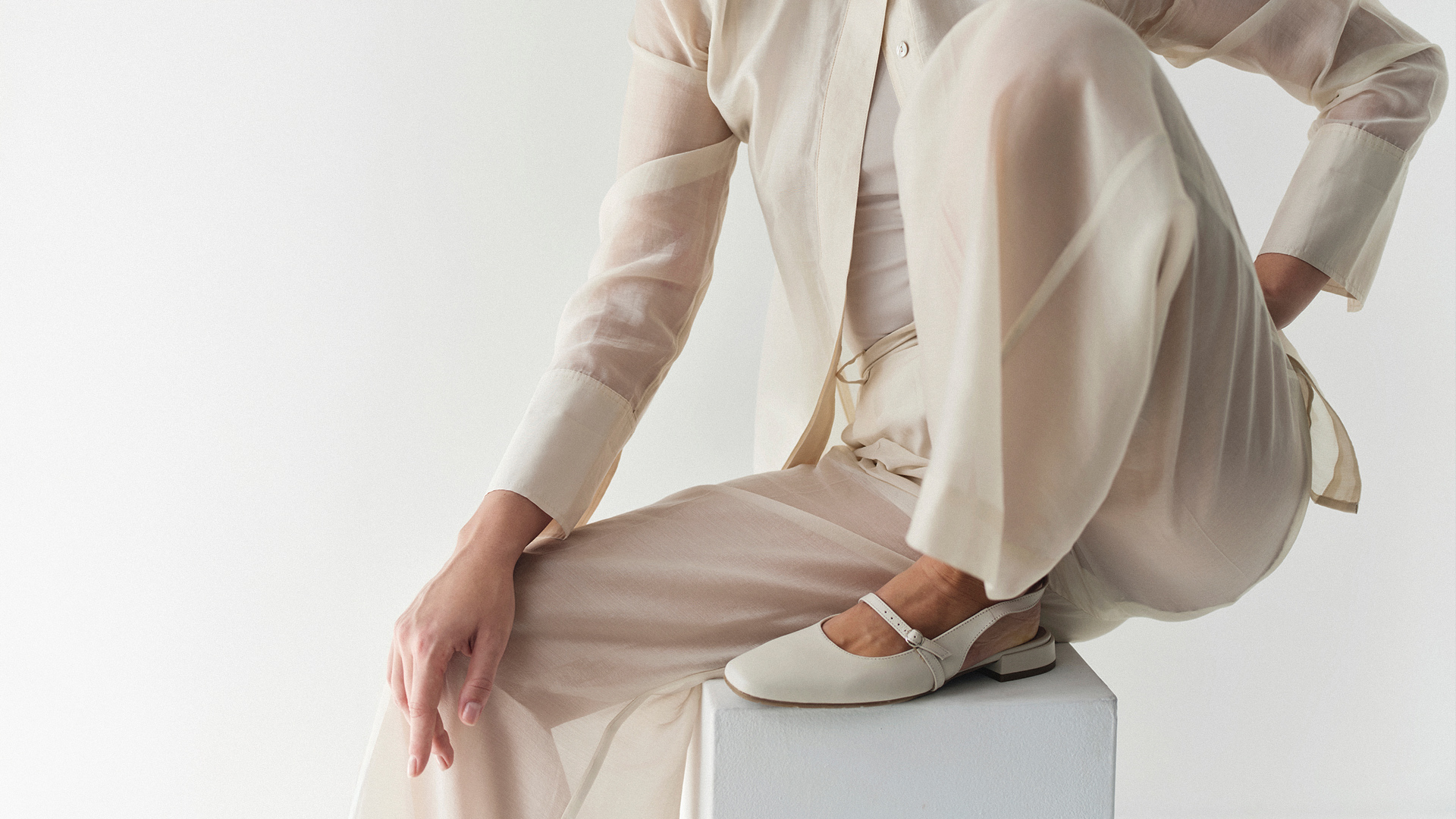 Kremowe czółenka slingback