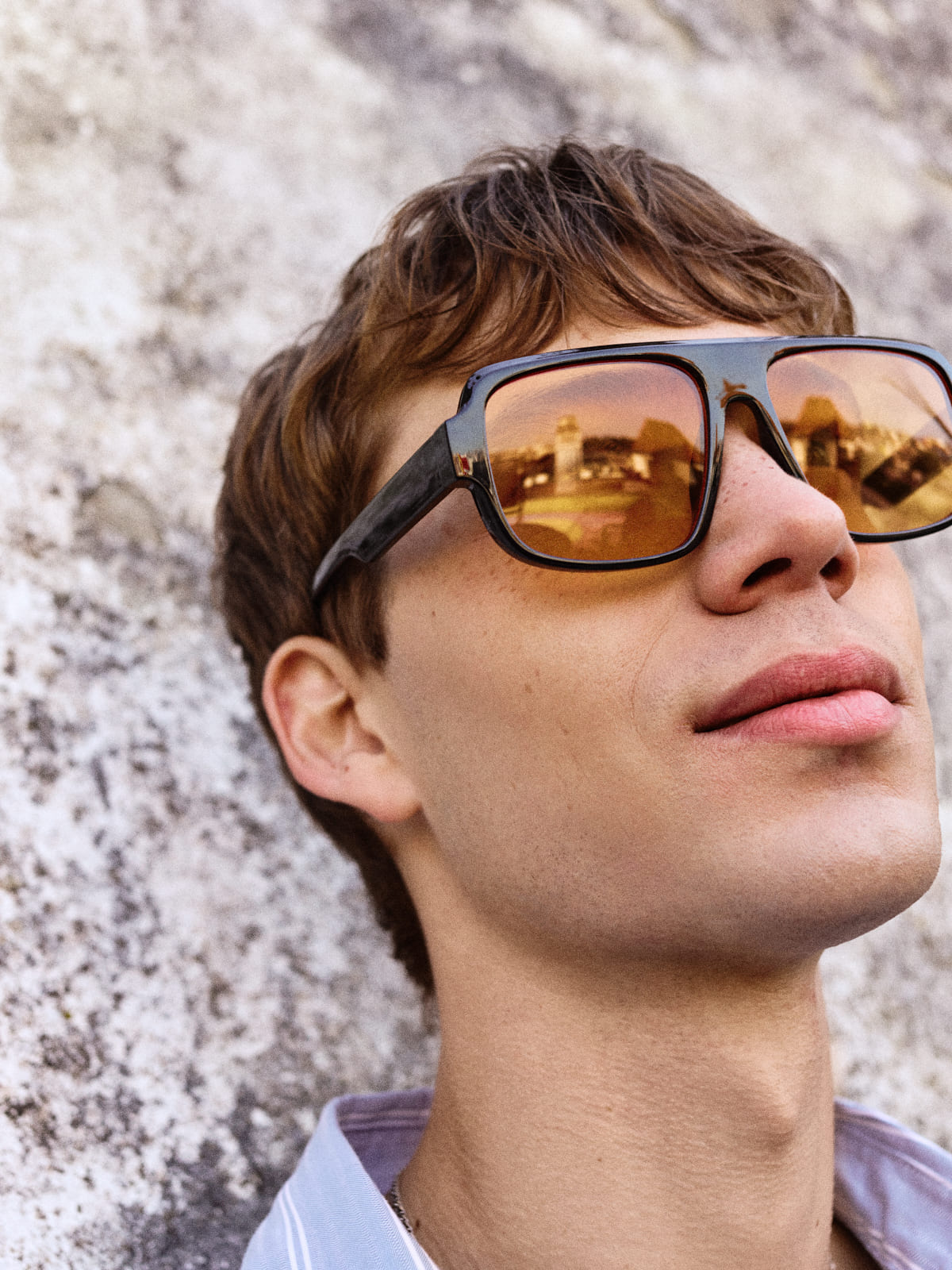 Czarne okulary unisex z żółtymi soczewkami