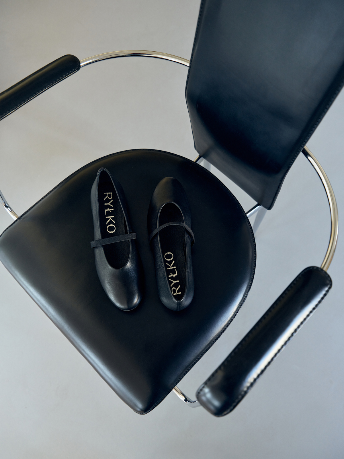 Czarne minimalistyczne baleriny